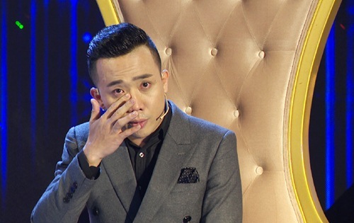 Trấn Thành khóc đỏ mắt trên truyền hình: