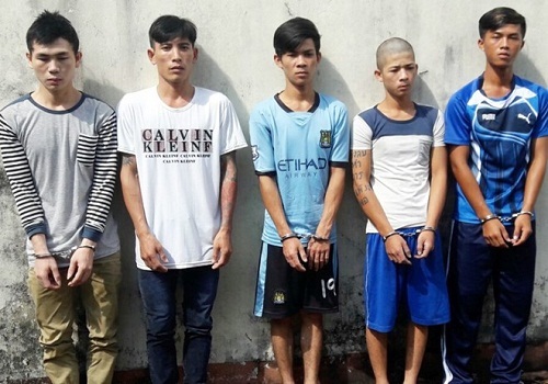 Cứu bạn bị đánh hội đồng nam thanh niên đâm chết người