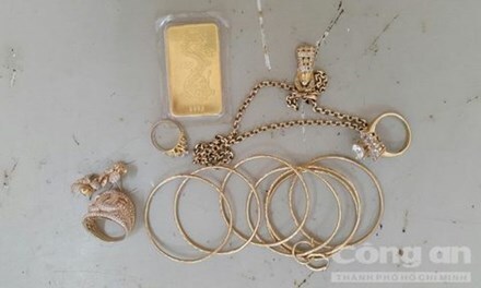 Cháu gái cùng bạn trai dụ dì ruột ra ngoài để trộm tài sản