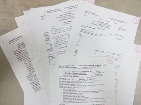  Dùng giấy tờ giả để mua điện thoại trả góp