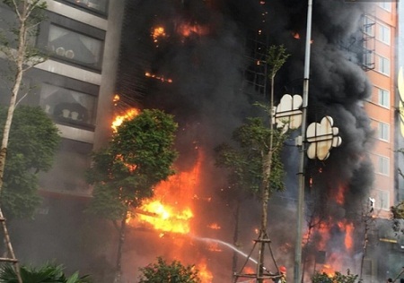 Khởi tố 3 bị can trong vụ cháy quán karaoke khiến 13 người chết