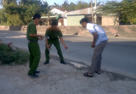 Mâu thuẫn trên bàn nhậu, đâm chết bạn rồi bỏ trốn