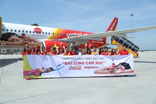 “Bay cùng cảm xúc - Uống cùng cảm xúc” với Vietjet & Coca - Cola