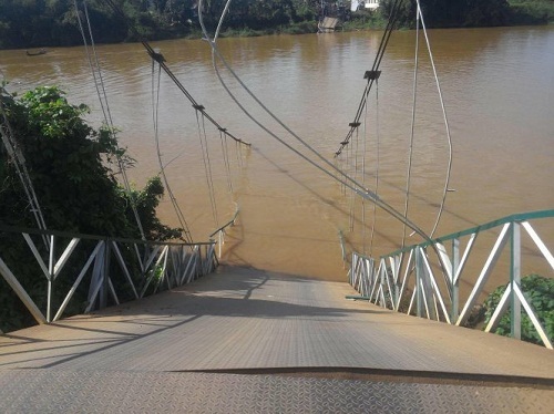 Sập cầu treo Tà Lài, nhiều người rơi xuống sông Đồng Nai