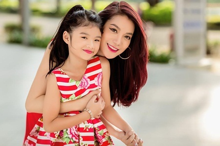 Trương Ngọc Ánh trẻ trung, xinh đẹp bên con gái nhân dịp đón tuổi mới
