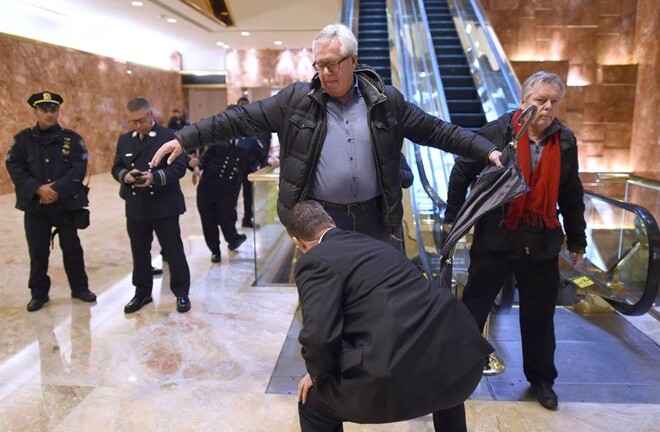 Giới kinh doanh phát khóc khi Donald Trump làm tổng thống