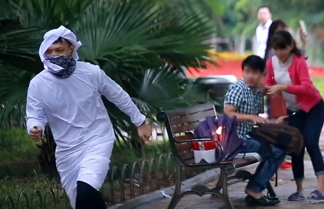 Truy tung tích nhóm bạn trẻ ghi hình clip