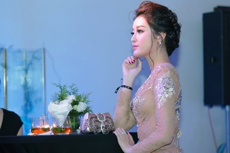 Á hậu Huyền My mặc xuyên thấu, gợi cảm khó cưỡng