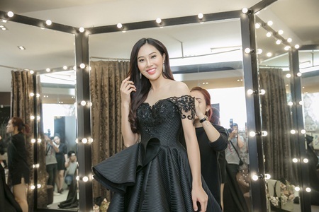 Diệu Ngọc thử trang phục dạ hội dự thi Miss World 2016
