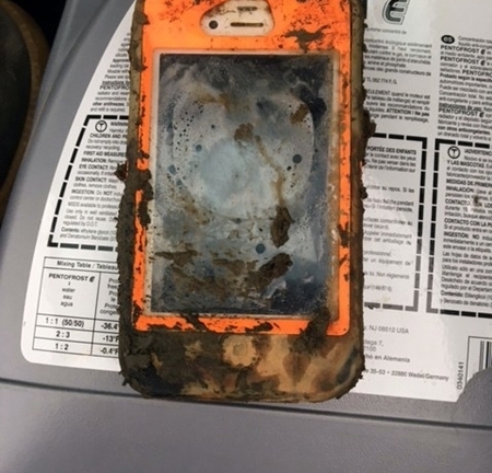 iPhone 4 chìm 1 năm dưới đáy hồ vẫn “chạy ngon lành”