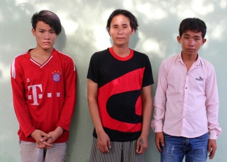 3 thanh niên khống chế chồng, hiếp dâm vợ, cướp 6.000 đồng