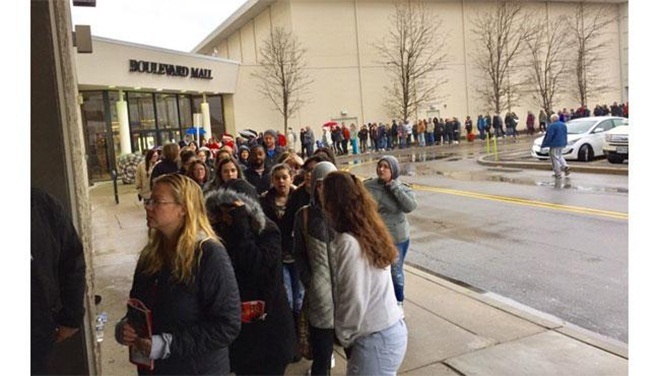 Cận cảnh không khí mua hàng dịp Black Friday 2016 của người Mỹ