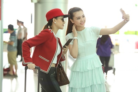 Ngọc Duyên thùy mị, Lê Hà khoe eo thon khi sang Pháp