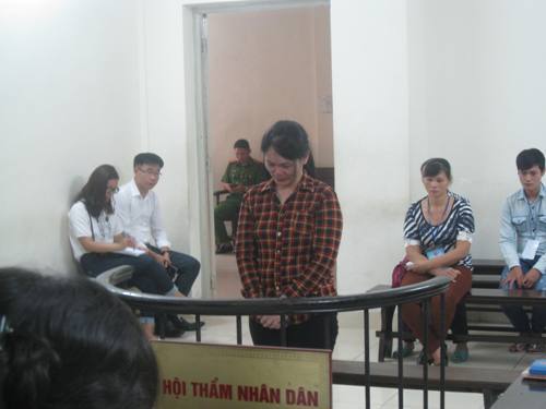 Nước mắt luật sư và bản án lương tâm giày vò người mẹ bị xem là “hổ dữ”