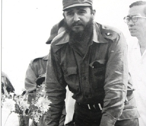 Người đàn ông Quảng Trị lưu giữ cẩn thận bức ảnh chụp Chủ tịch Fidel Castro 