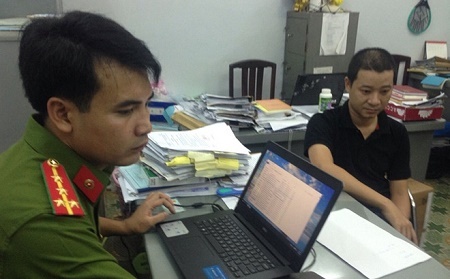 Phó Giám đốc cùng kế toán trưởng mạo danh khách hàng