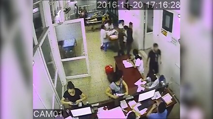 Côn đồ hành hung, đe dọa nhân viên y tế trong phòng cấp cứu