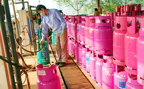 Giá gas tháng 12 giảm 2.500 đồng/bình 12 kg