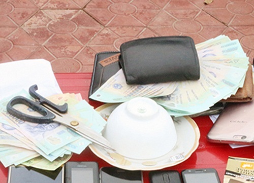 Hà Tĩnh: Phá ổ bạc tại nhà riêng, bắt giữ 17 đối tượng