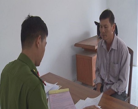 Hoang báo bị cướp vàng, lén lút mang về nhà chôn để chiếm đoạt