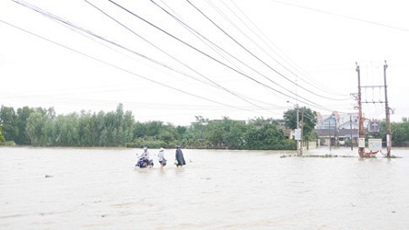 Mưa lũ miền Trung: 13 người chết, 4 người mất tích