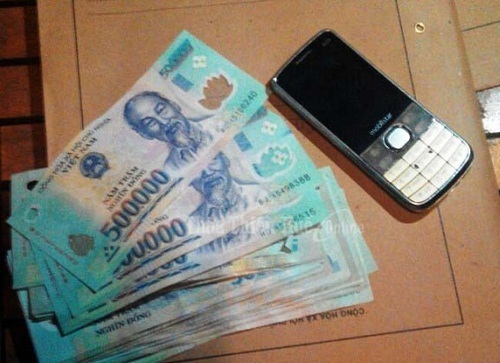 Chiếm tài khoản facebook rồi đe dọa, tống tiền một phụ nữ bằng clip 