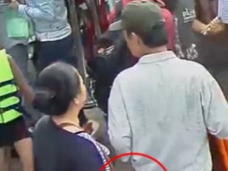 Những màn dàn cảnh móc túi trên phố