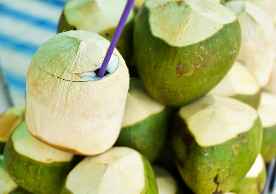 Mẹ bầu học ngay 5 kinh nghiệm chọn dừa ngon đúng chuẩn Bến Tre