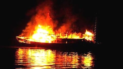 Tàu chở 16 người và hơn 4.600 tấn ngô bất ngờ bốc cháy ở Vũng Tàu