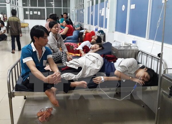 Hàng chục công nhân nhập viện nghi ngộ độc thực phẩm ở TP.HCM