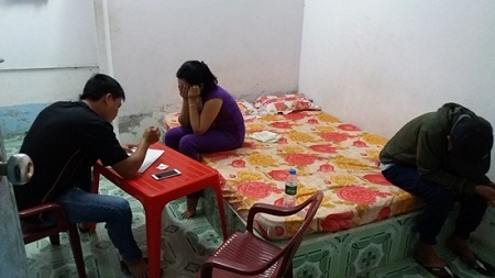 Chủ quán cà phê đèn mờ kiêm nghề bán dâm giá rẻ