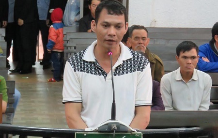 Thương con gái bị chồng đánh, bố vợ dùng dao đâm chết con rể