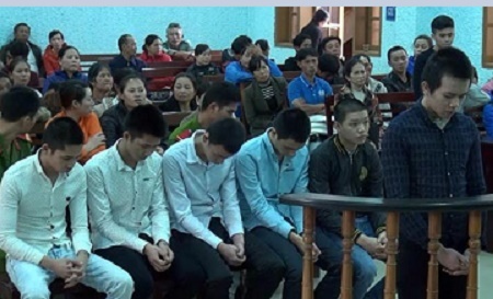 Mâu thuẫn trên Facebook, nhóm 9X hẹn nhau 