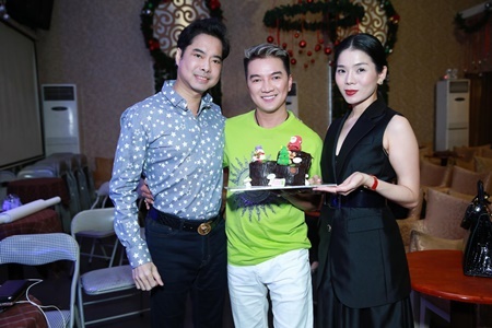 Đàm Vĩnh Hưng tặng quà giáng sinh sớm cho Lệ Quyên