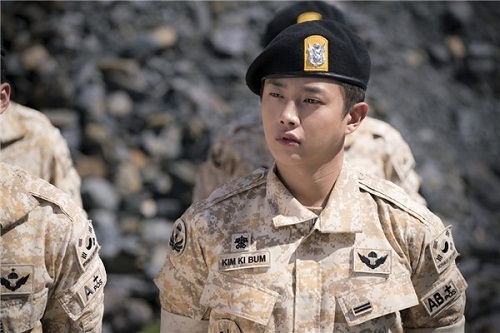 Nghi án mỹ nam “Hậu duệ mặt trời” lộ video khỏa thân