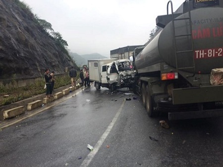 Xe chở phạm nhân gặp tai nạn, 6 người thương vong