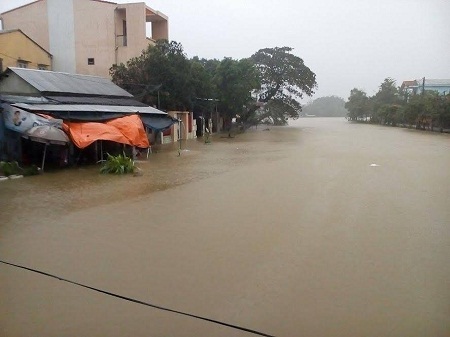Huế: Nước sông tiếp tục dâng cao, nhiều nhà dân ngập nặng hơn 1m