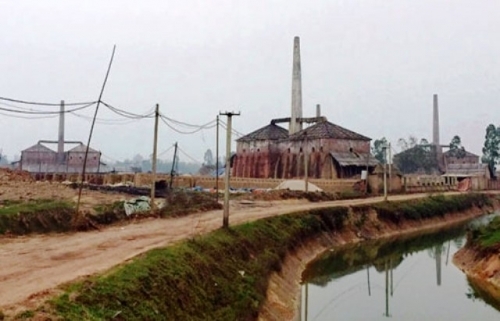 Hà Nội: Nổ bom bi tại lò gạch khiến 2 người thương vong