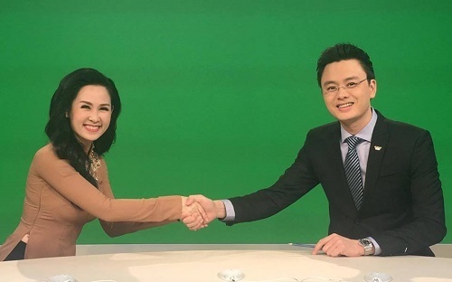 BTV Thúy Hằng chia tay bản tin thời sự 19h của VTV1