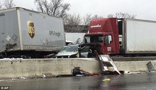 Thời tiết xấu gây tai nạn liên hoàn giữa hàng chục phương tiện ở Mỹ