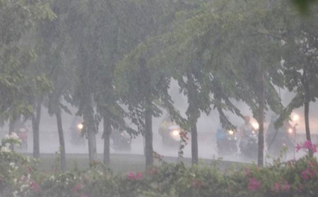 Dự báo thời tiết ngày mai 20/12: Cảnh báo mưa dông mạnh trên biển