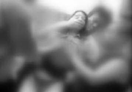 Thiếu nữ 17 tuổi say rượu bị hai thanh niên thay nhau hãm hại