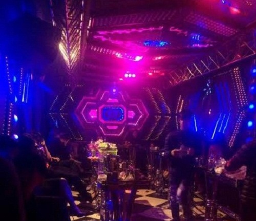 Bắt quả tang 18 đối tượng nam, nữ sử dụng ma túy trong quán karaoke