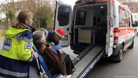 Đức sơ tán hơn 54.000 người để phá bom nặng 1,8 tấn trong ngày Giáng sinh