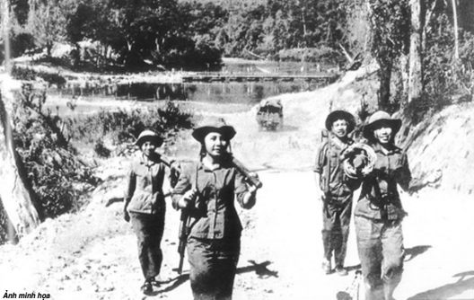 Chuyện khó tin về cô dâu “bỏ trốn” lên đường đi chiến dịch