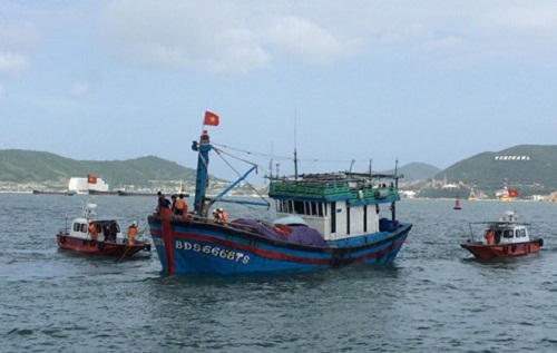 Cứu thành công 12 ngư dân gặp nạn trên vùng biển Khánh Hòa