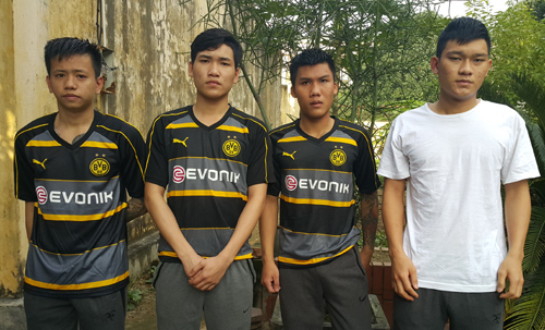 Cho rằng bạn gái bị nhìn đểu, nhóm 9x đâm gục 2 thanh niên