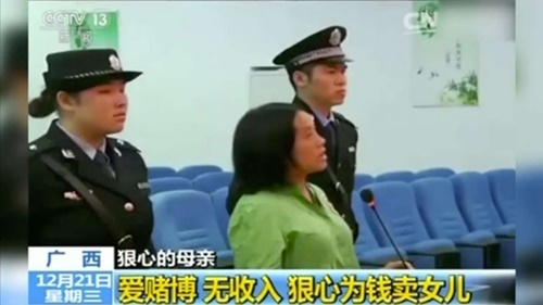 Phẫn nộ với người mẹ mê cờ bạc nhẫn tâm bán hai con để đặt cược