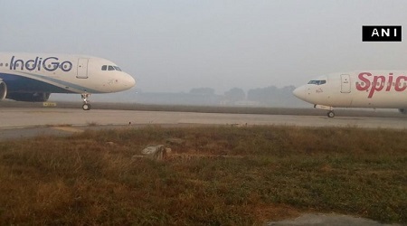 Hai máy bay chở hơn 350 khách suýt lao đầu vào nhau