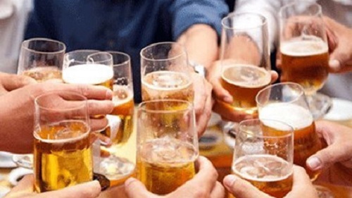 Khiển trách hai cán bộ huyện ủy uống bia, hát karaoke trong giờ làm việc